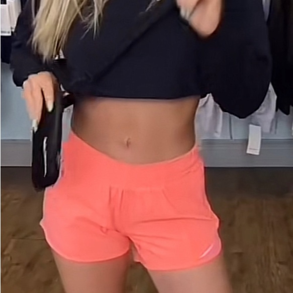 🔥LULULEMON HIGH RISE HOTTY HOT SHORT 4”-SUNSET-6,8, 10🔥 - Picture 2 of 16